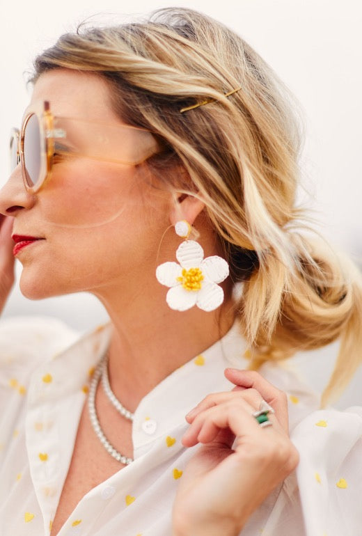White sales daisy earrings